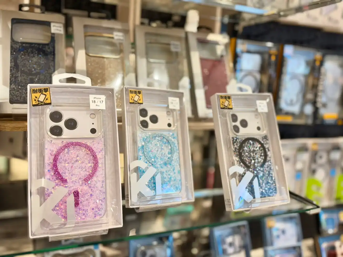 iPhone新機種・グリッターケースが人気です！