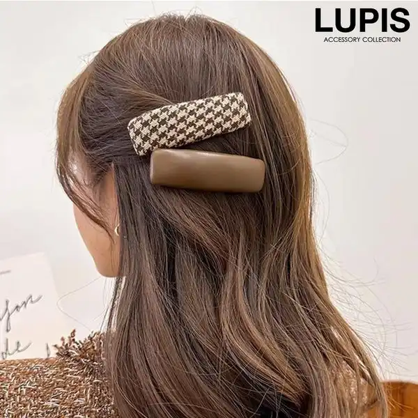 いつものコーデにワンポイントで秋っぽく♪ シックぱっちんヘアピン