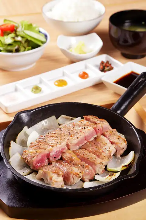 豚ステーキ専門店 B 岡山店（ブタステーキセンモンテンビーオカヤマテン）