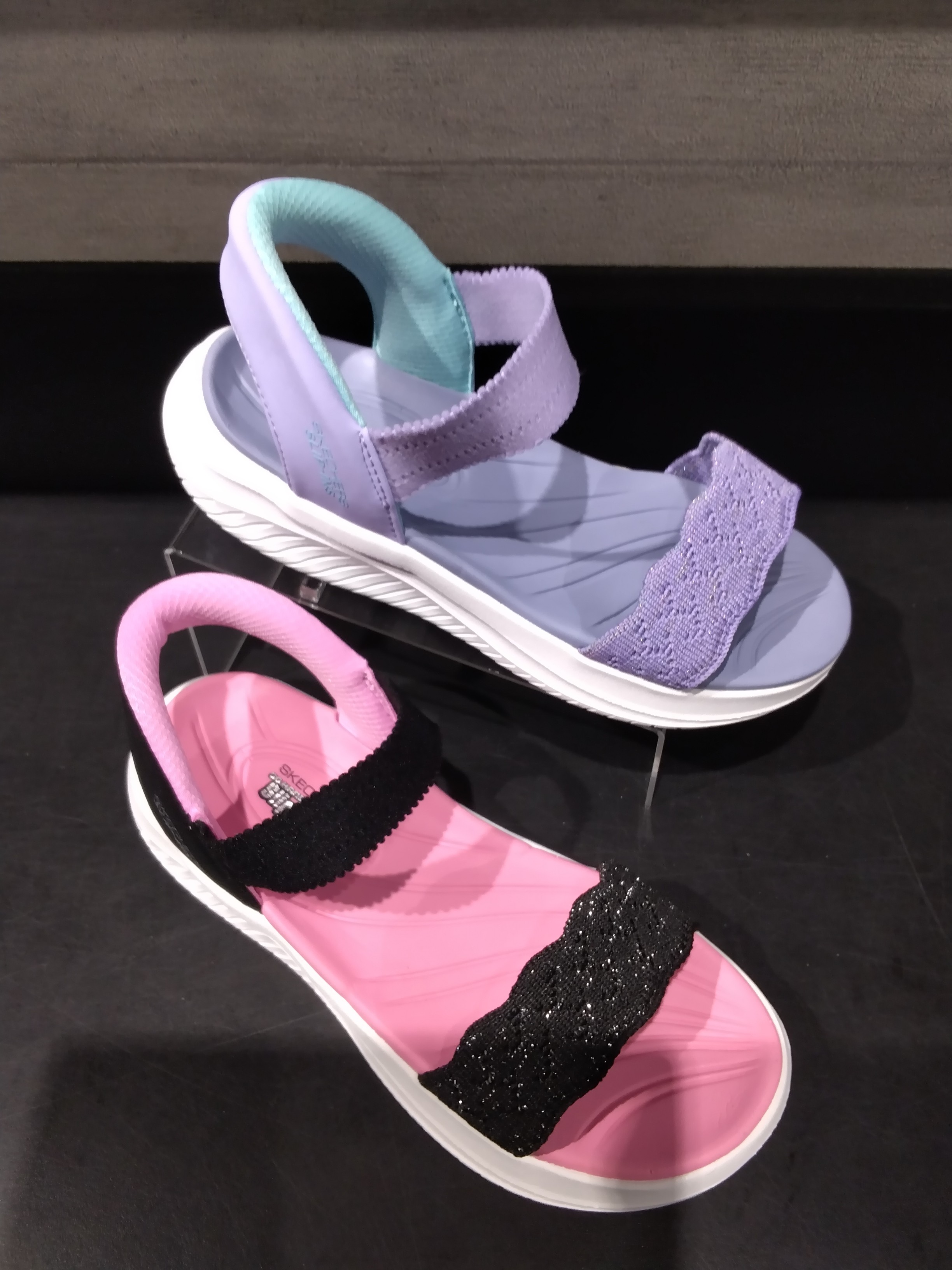 キッズサンダル入荷しました!