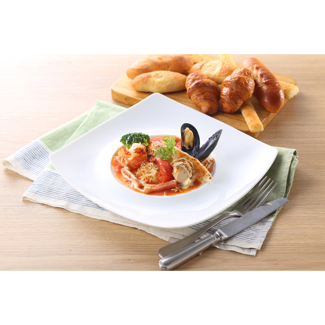 舌平目のブレゼ イセエビソースとトマトソース