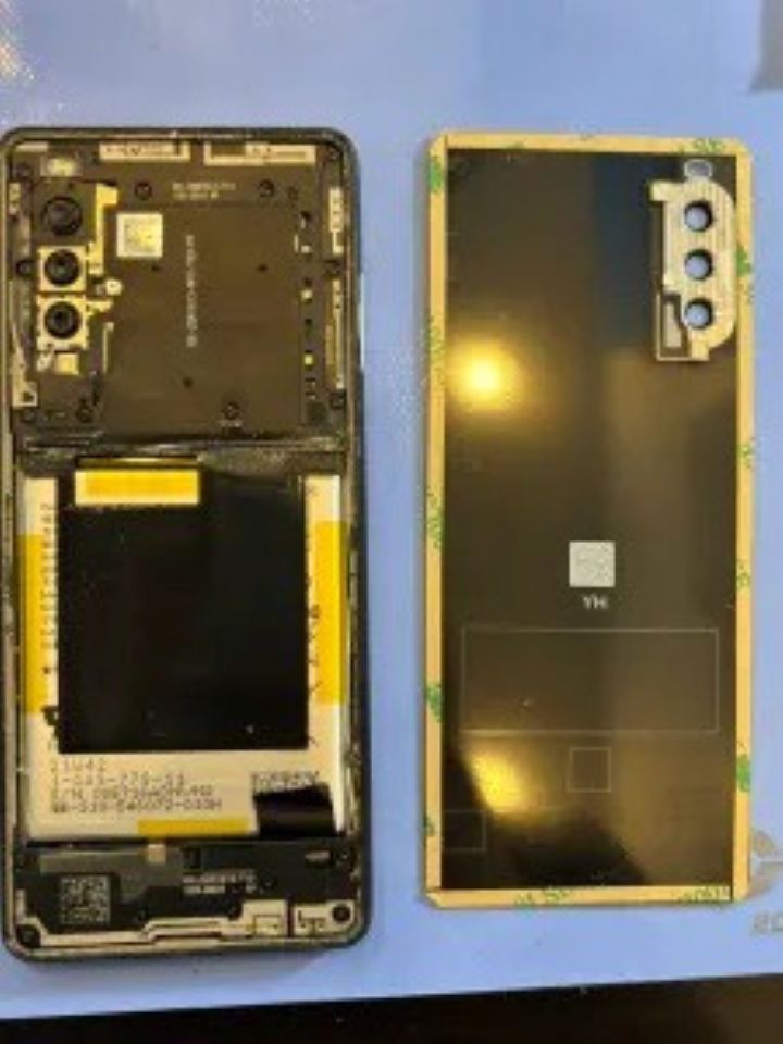 ニュース｜ショップニュース｜落として割れてしまったXperia10Ⅲの画面