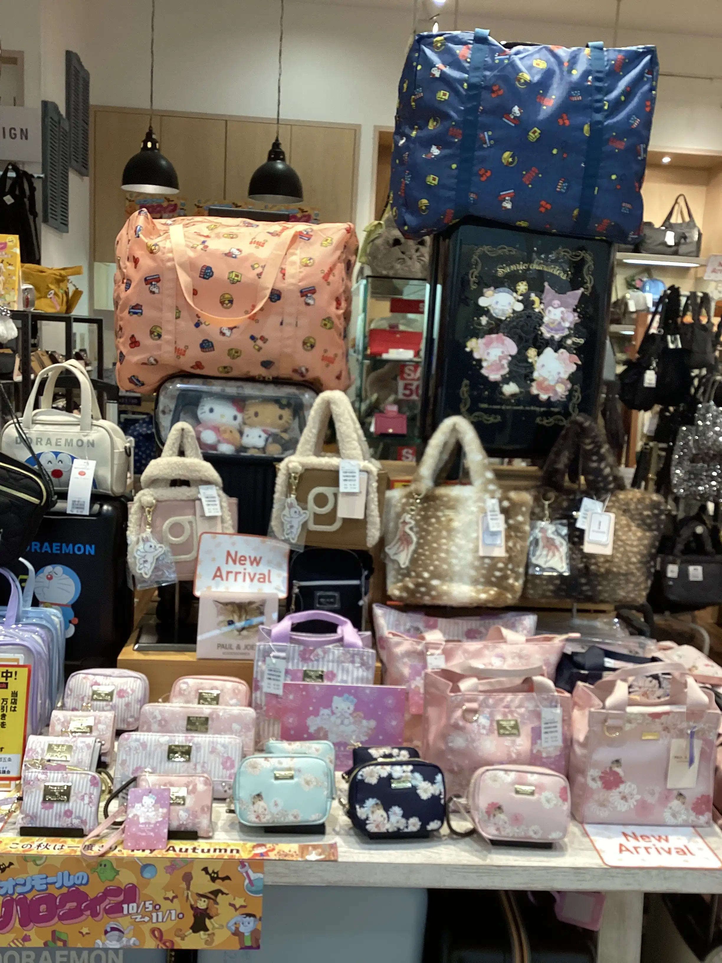 ☆ハローキティ×ポール&ジョーのお財布とバッグが新入荷！☆