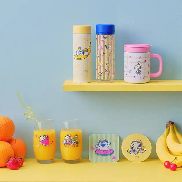 スヌーピーときょうだいたちが楽しむ、ハッピーな夏。 カラフルなフルーツモチーフのアイテムが登場！