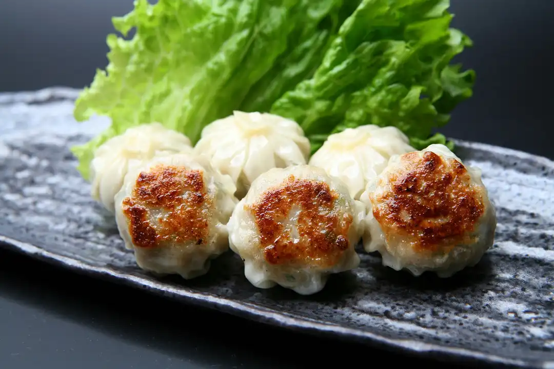 博多八助「ひとくち餃子」の催事販売