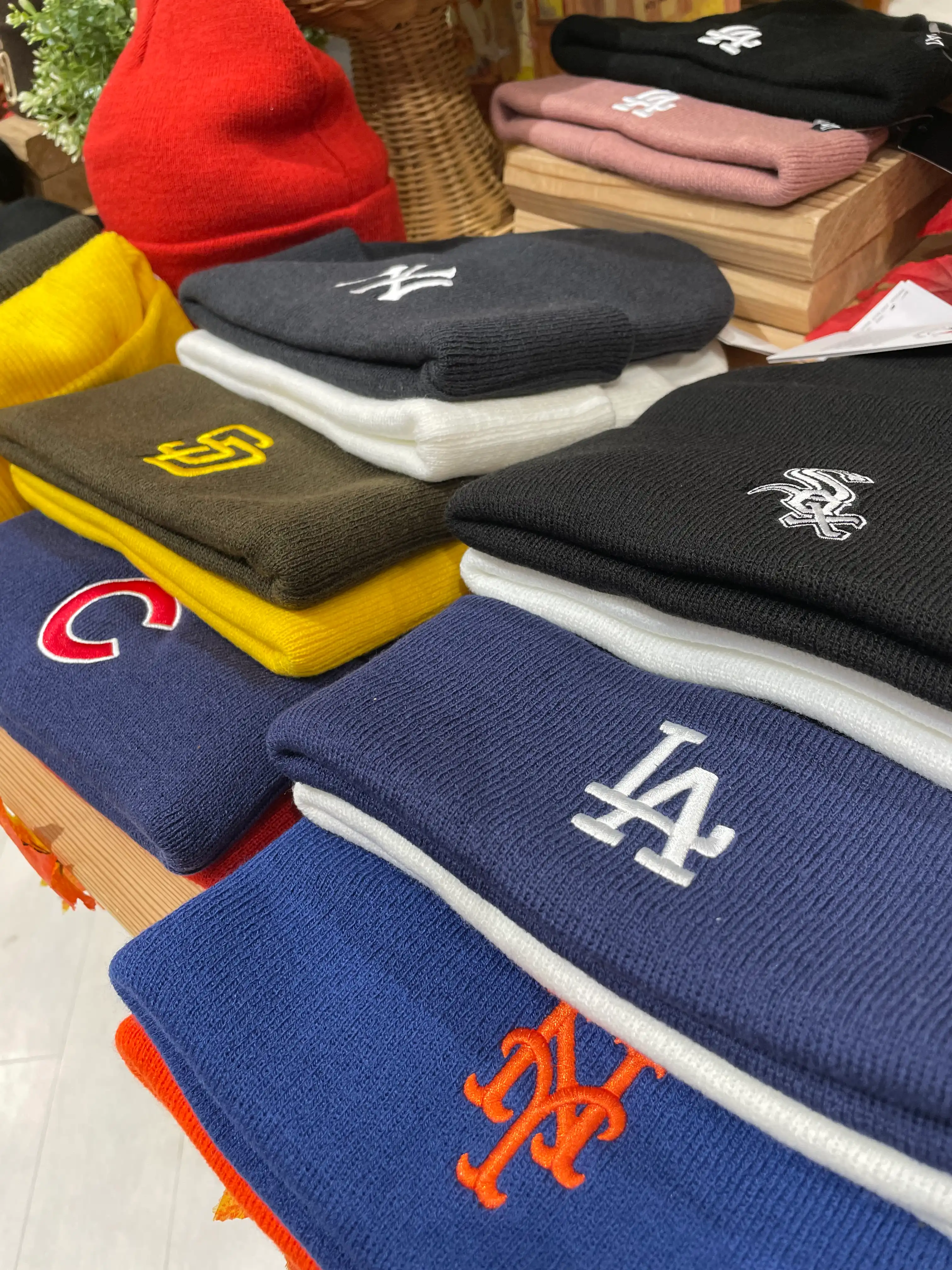NIKE MLBニット入荷のご案内
