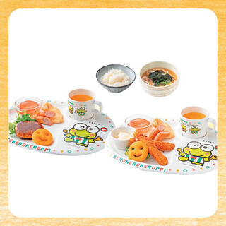 おもちゃ、ジュース、デザートとご飯またはうどんが選べます。