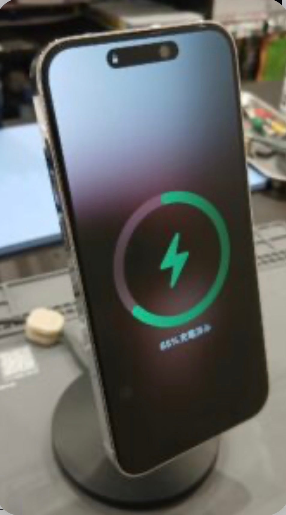 ニュース｜ショップニュース｜背面充電ができなくなったiPhone14ProMax
