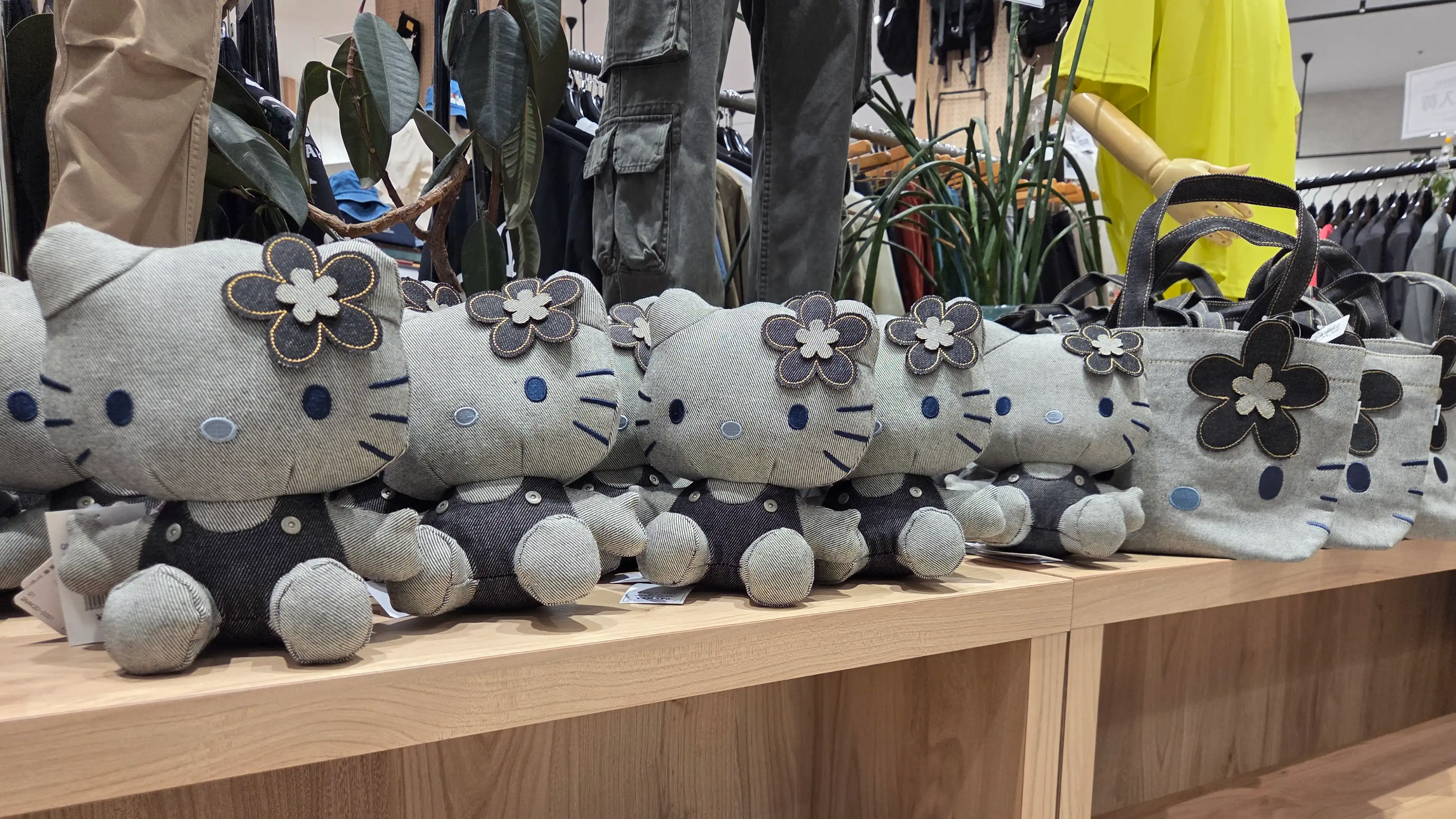 ハローキティ　カオハナシリーズ　SOMETHINGコラボ商品新発売！！