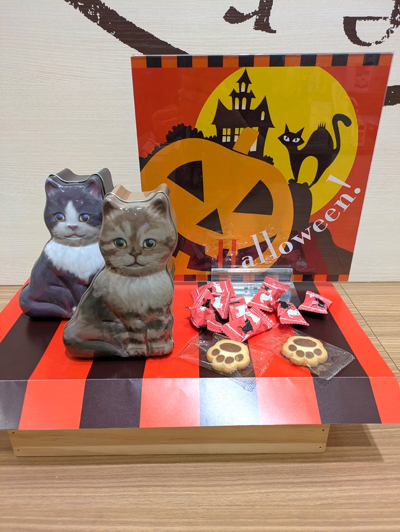 ネコ シェイプ缶