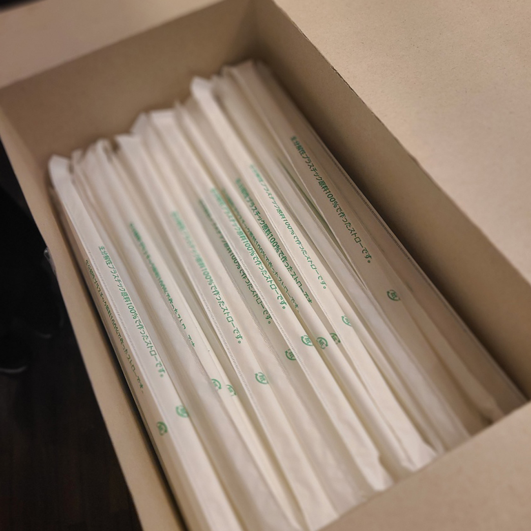 生分解性プラスチックストローの使用