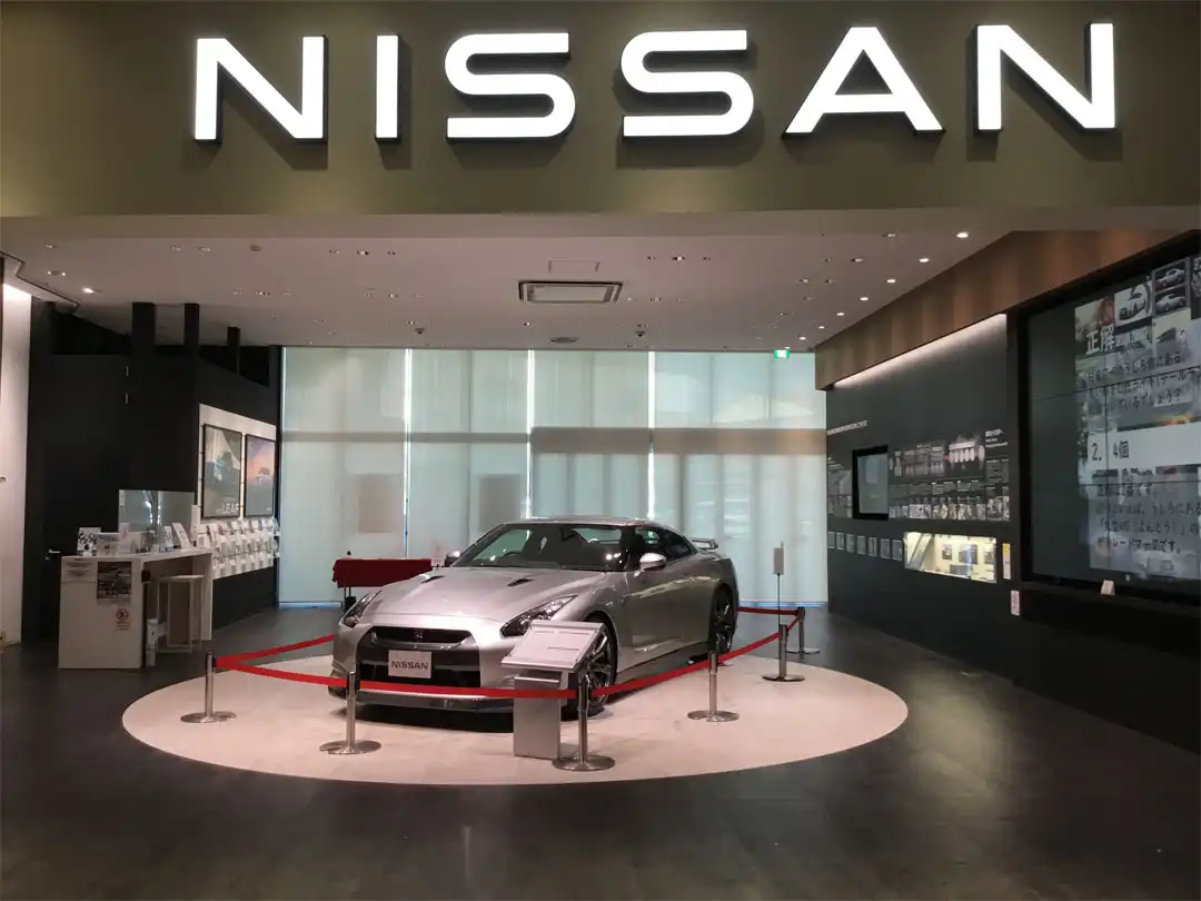 ニッサン GT-R 展示中!