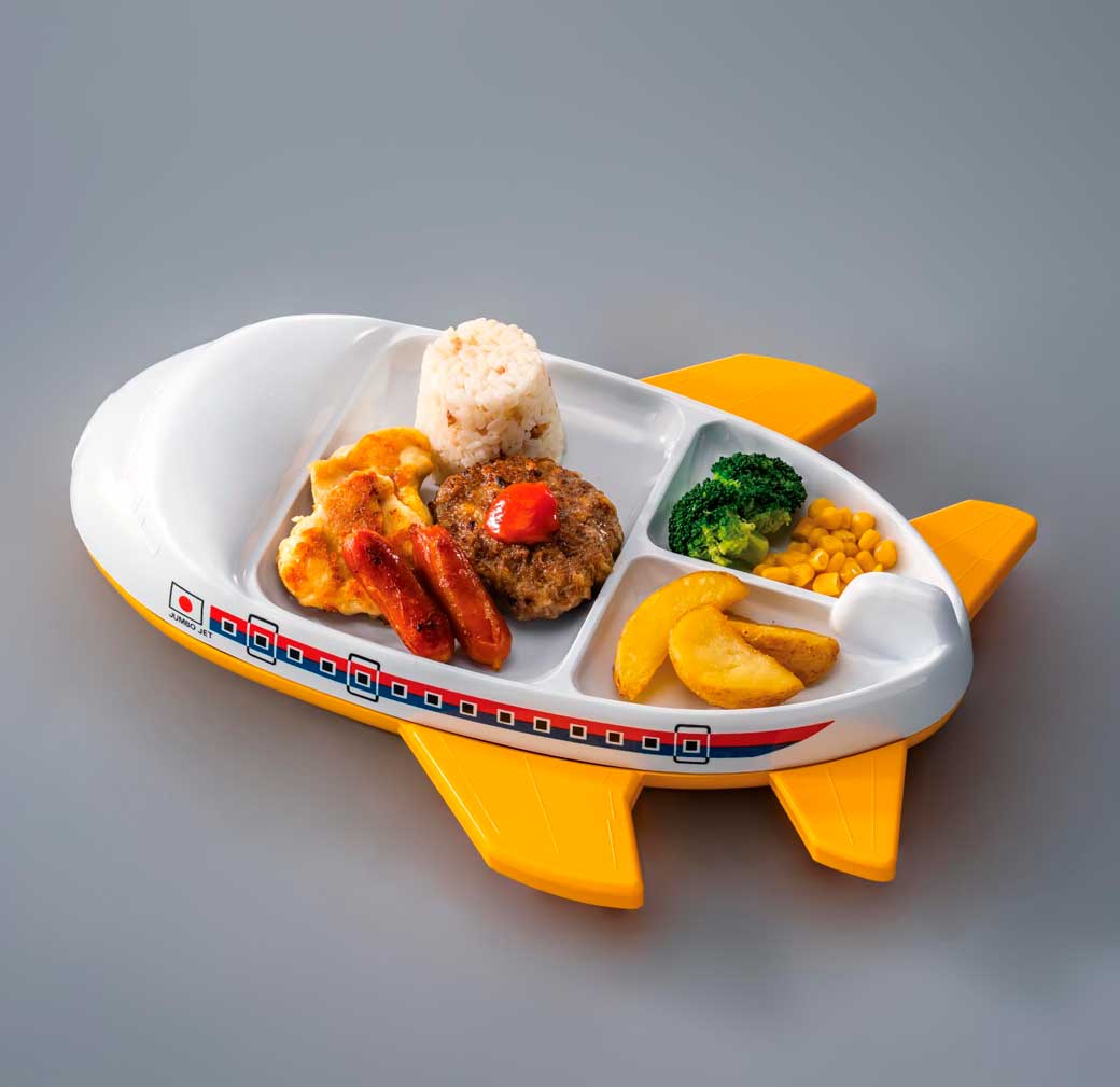 ●【写真】ひこうきプレート 　本体価格600円（税込660円）  当店人気ナンバー1のキッズプレートです！ ※おもちゃ付き