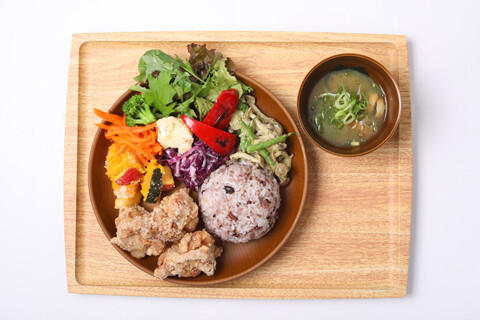 鳥〇食堂×タニタカフェ