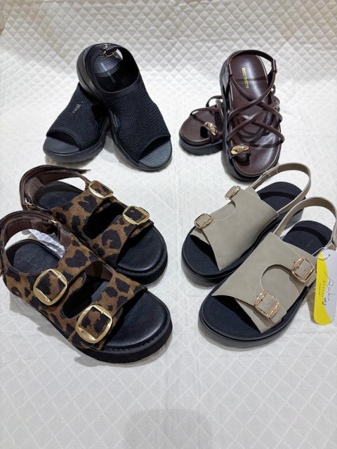 おしゃれは足元から！サンダルのご紹介☆