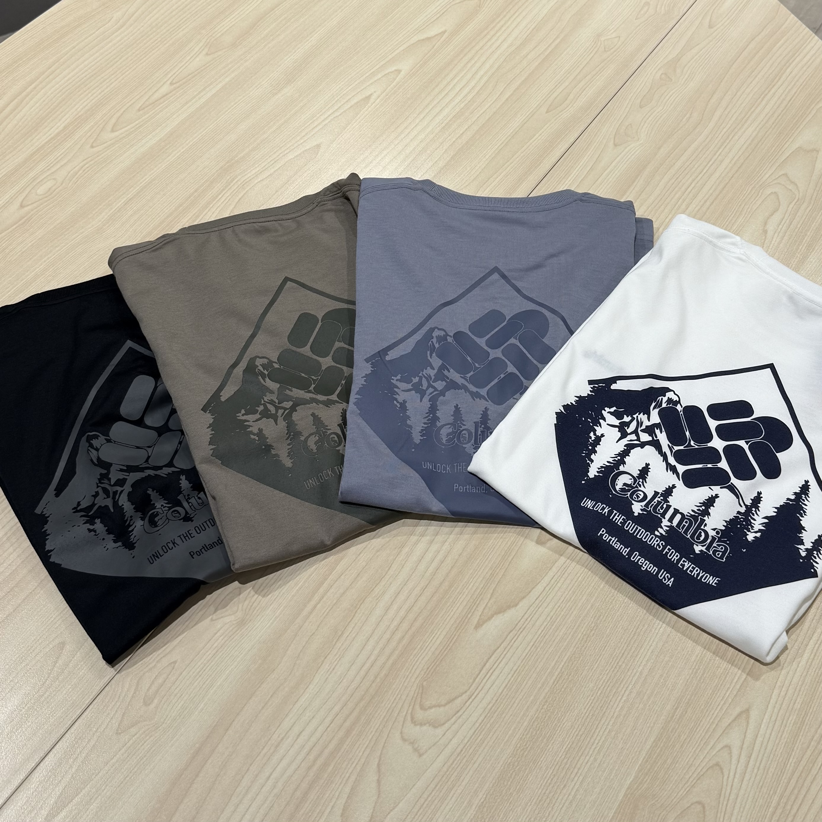 コロンビア　アーバンハイクグラフィックTシャツ