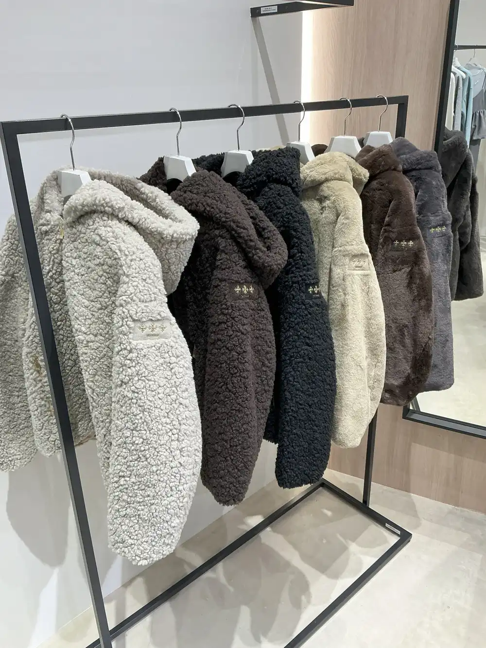 【TATRAS】新作ボアブルゾン入荷