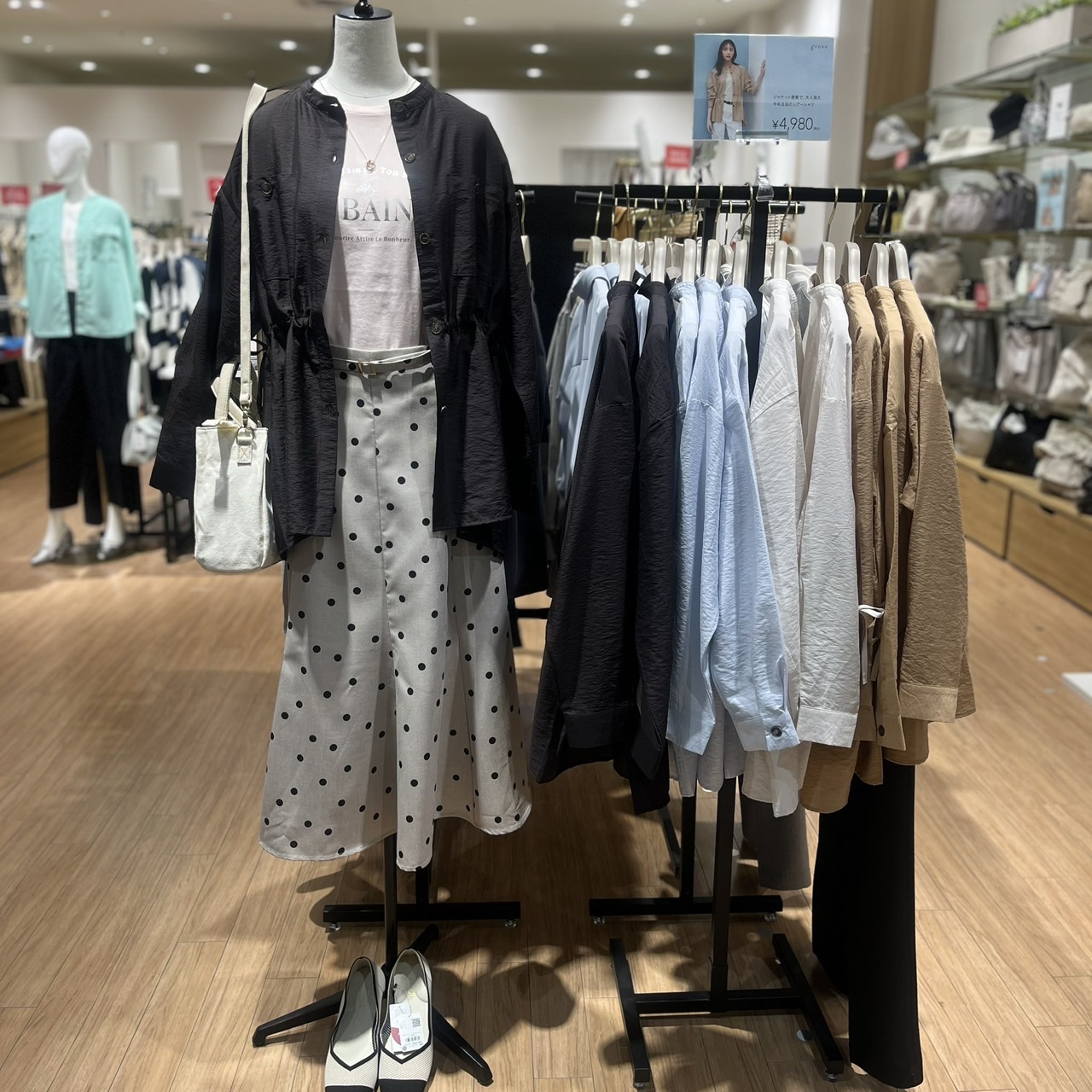 ☆リボンを絞って雰囲気が変わる！シアーシャツのご紹介です☆