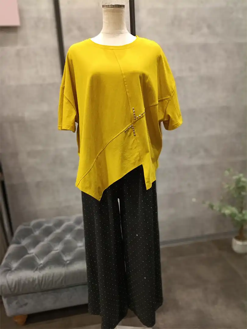 ☆スタッズ付きアシンメトリーTシャツ☆