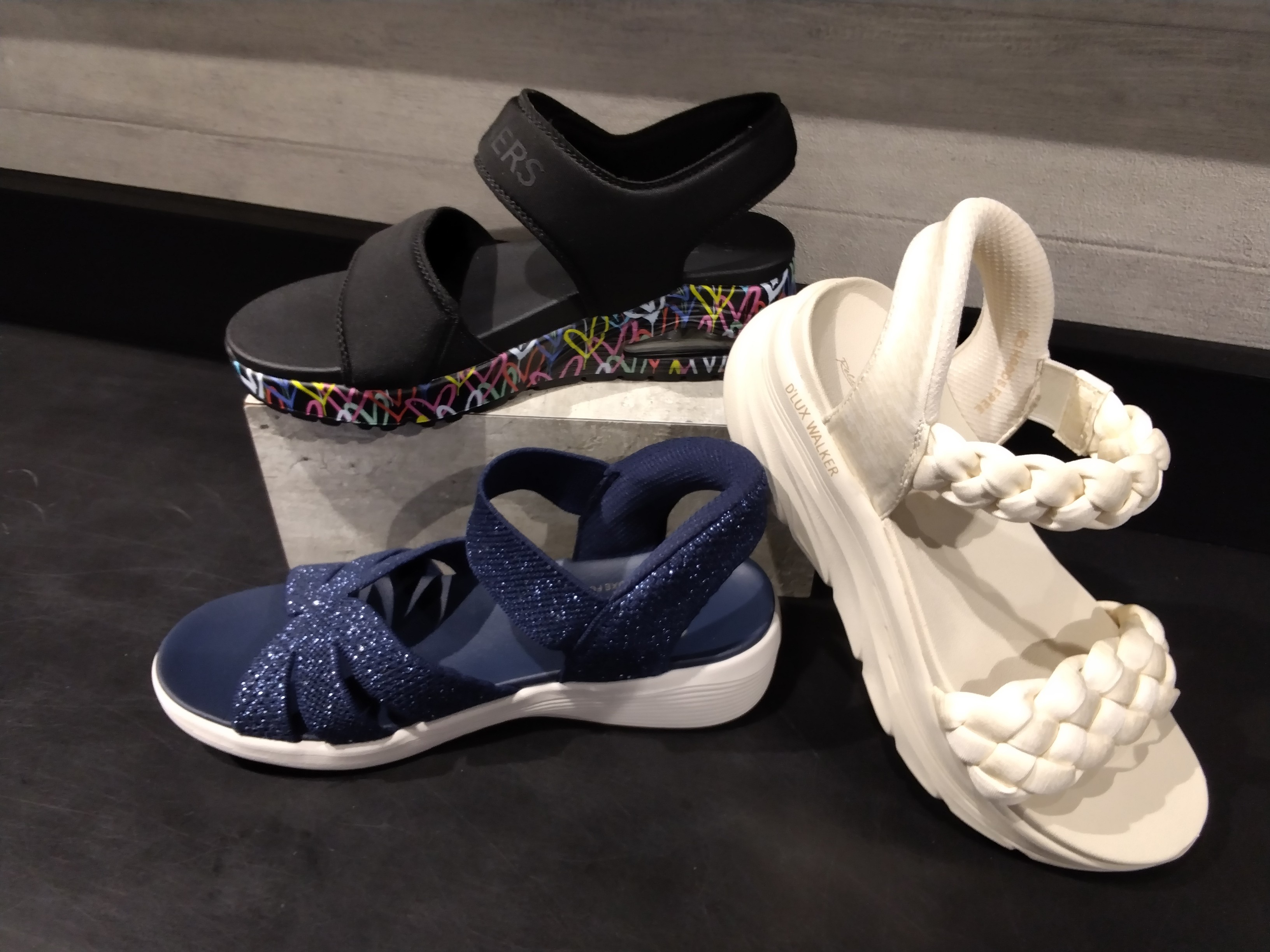 サンダル入荷しました！！