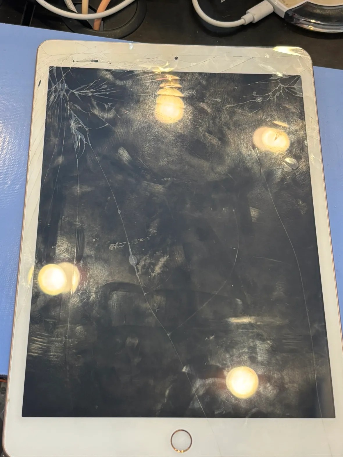 【iPad修理も受付中】バキバキの画面割れ、お買い物中にキレイに直しませんか？
