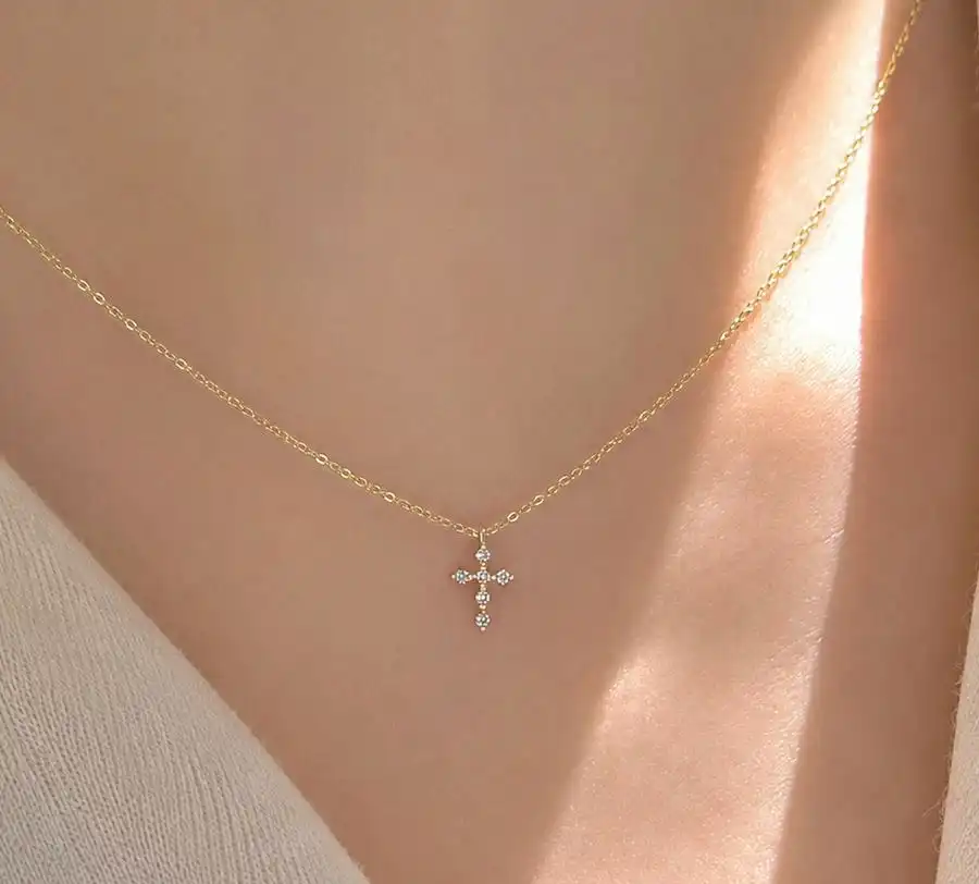 キュービックジルコニアクロスネックレス