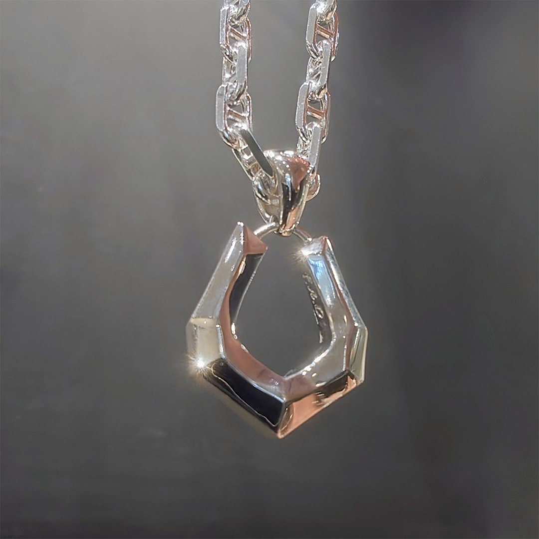 フリーアンソニーデザイン　「ホースシュー」トップ