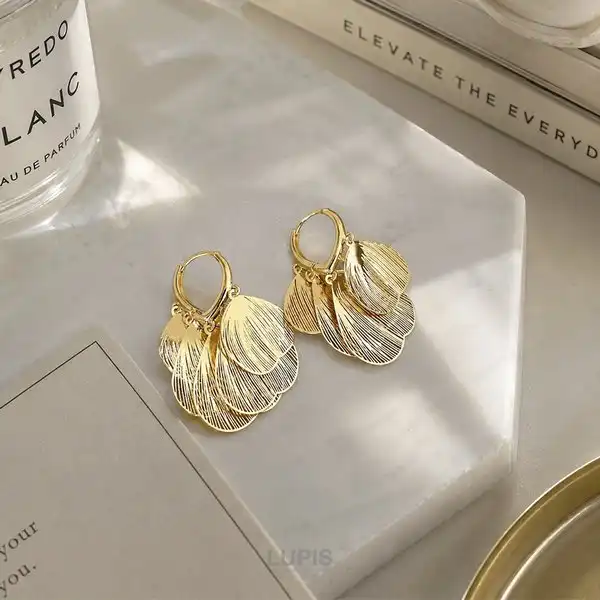 レイヤードペタルフープピアス