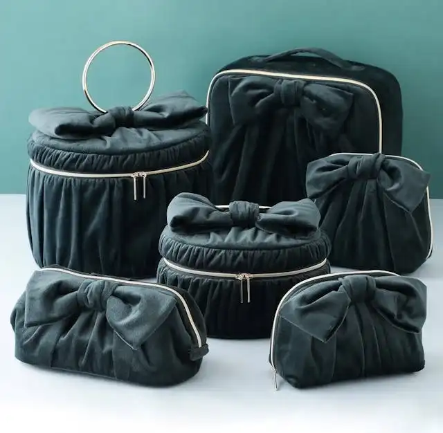 【30%OFF】ベロアリボンが可愛いポーチシリーズ♡