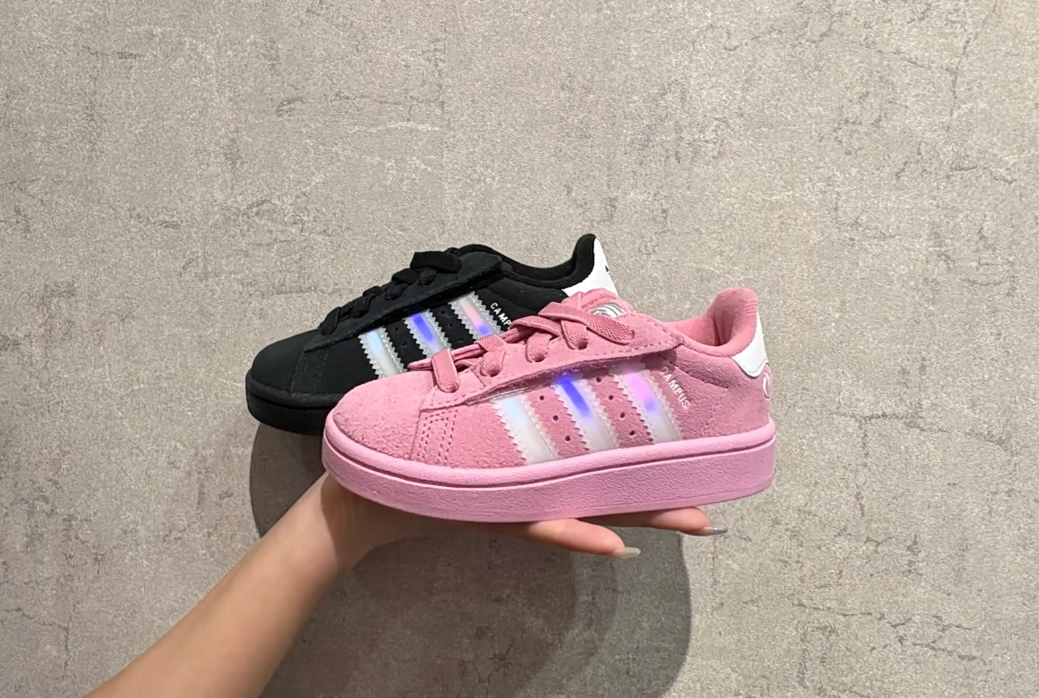 ADIDASから光るシューズ登場!!!!