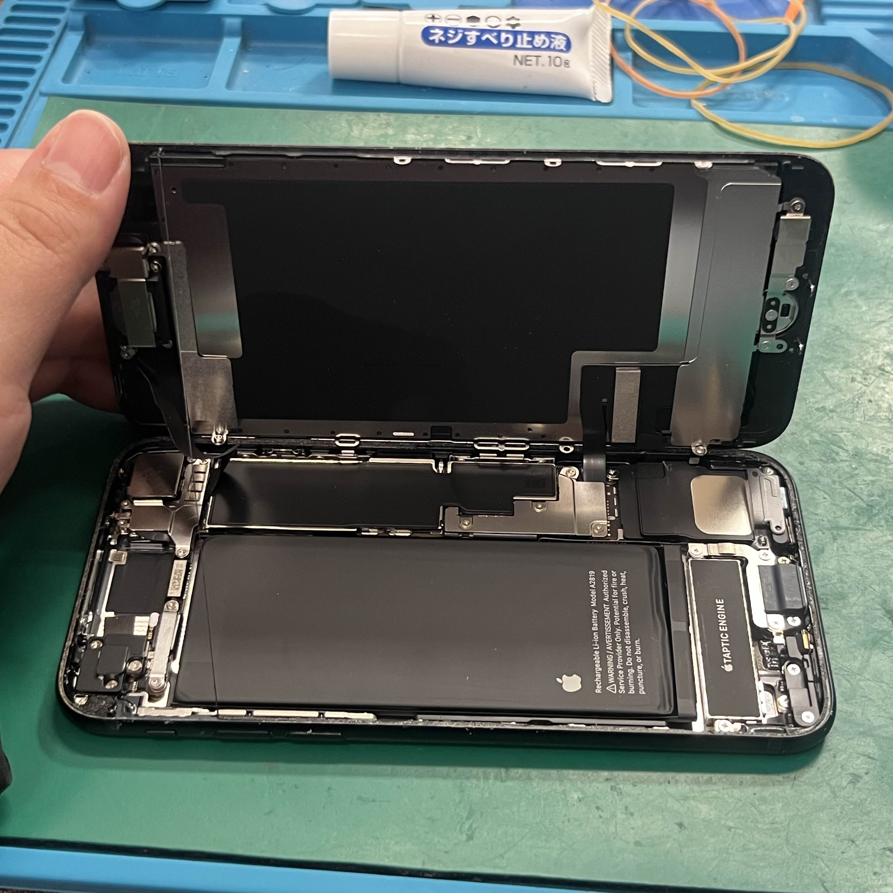 バッテリーの残量が減ってしまったiPhoneSE3の修理