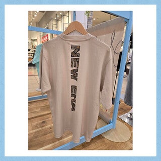 NEW　ERA　リアルツリー柄メンズTシャツ