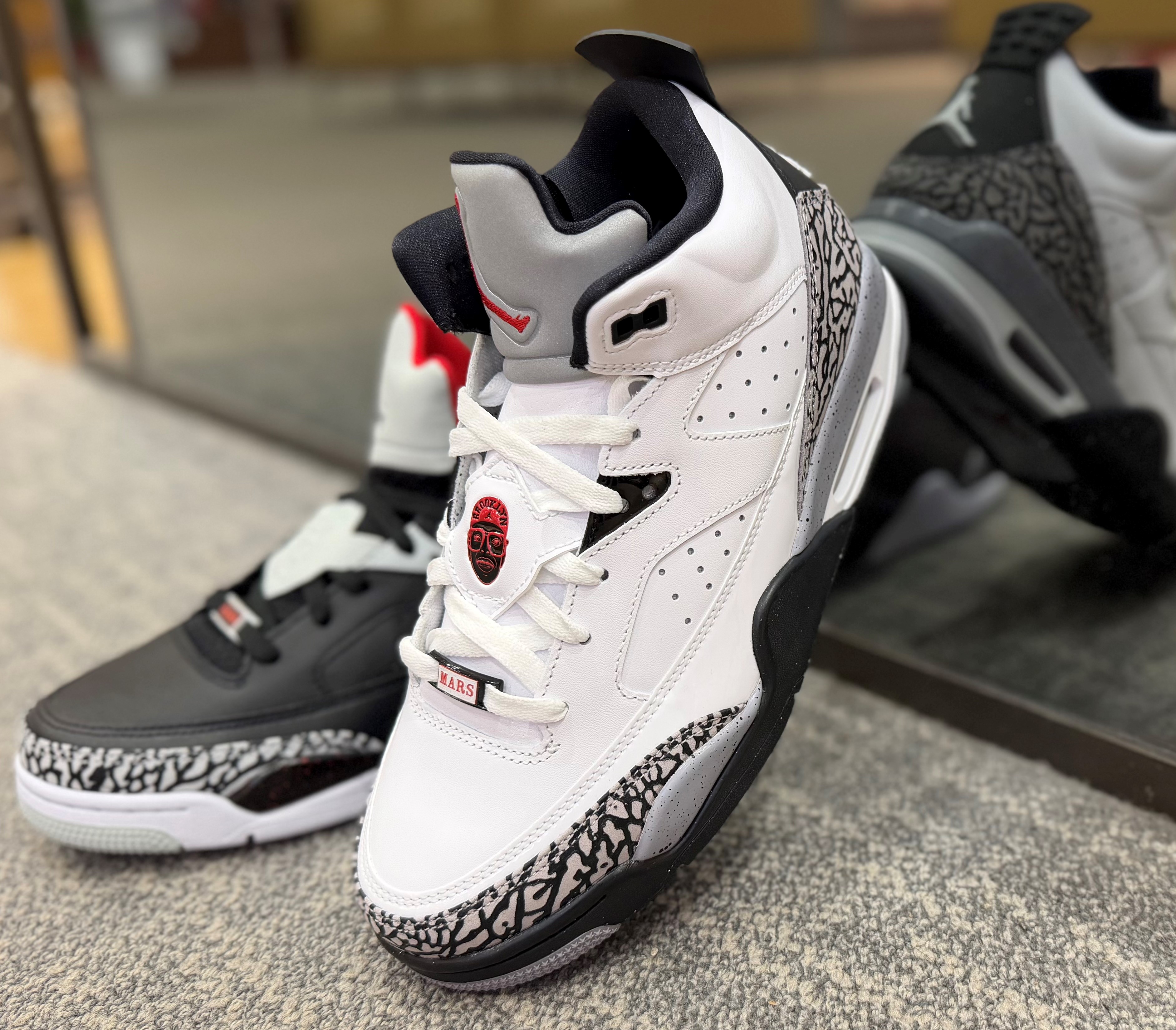 NIKE　ジョーダン サン オブ マーズ LOW