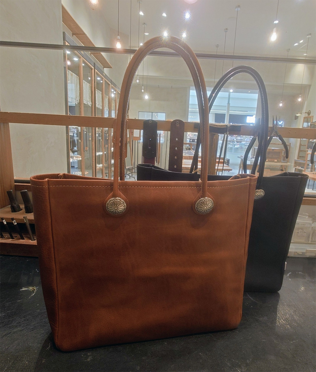 ＦＵＮＮＹトートバッグヴィンテージレザー入荷しました！