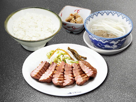 牛たん炭焼き 利久