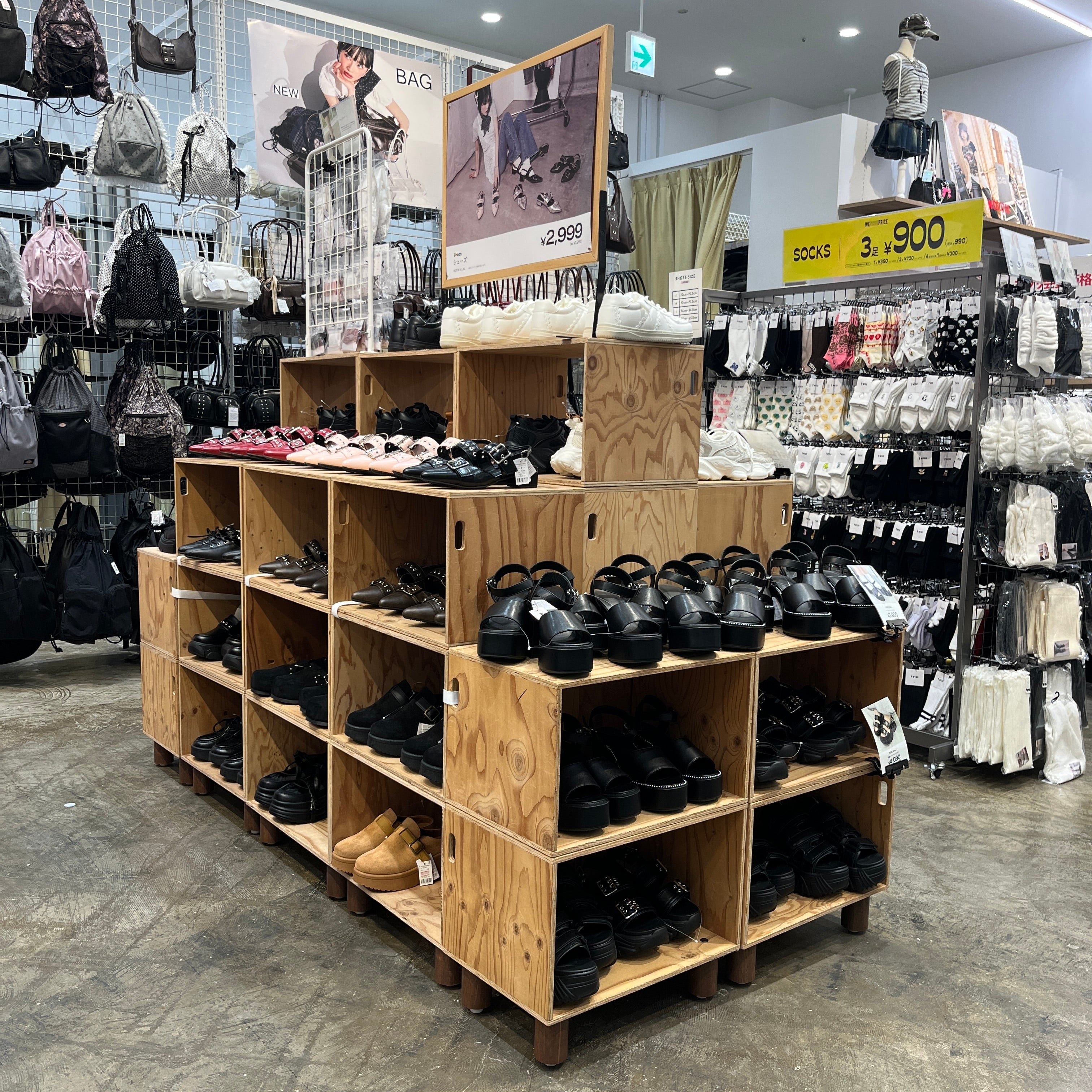 ニュース｜ショップニュース｜サンダル入荷！種類豊富に取り揃えており