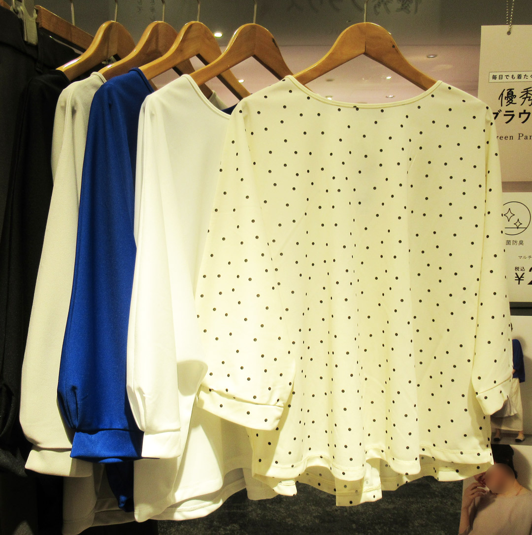 優秀ブラウス　入荷しました☆