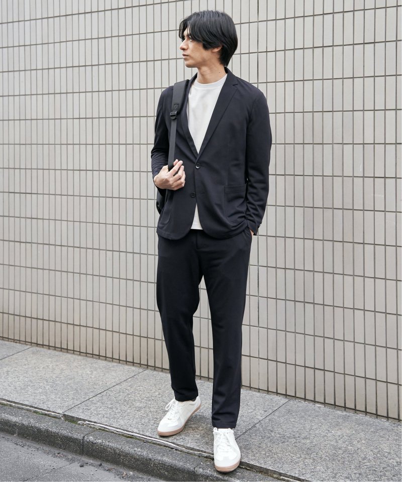 夏のジャケット、パンツのセットアップ