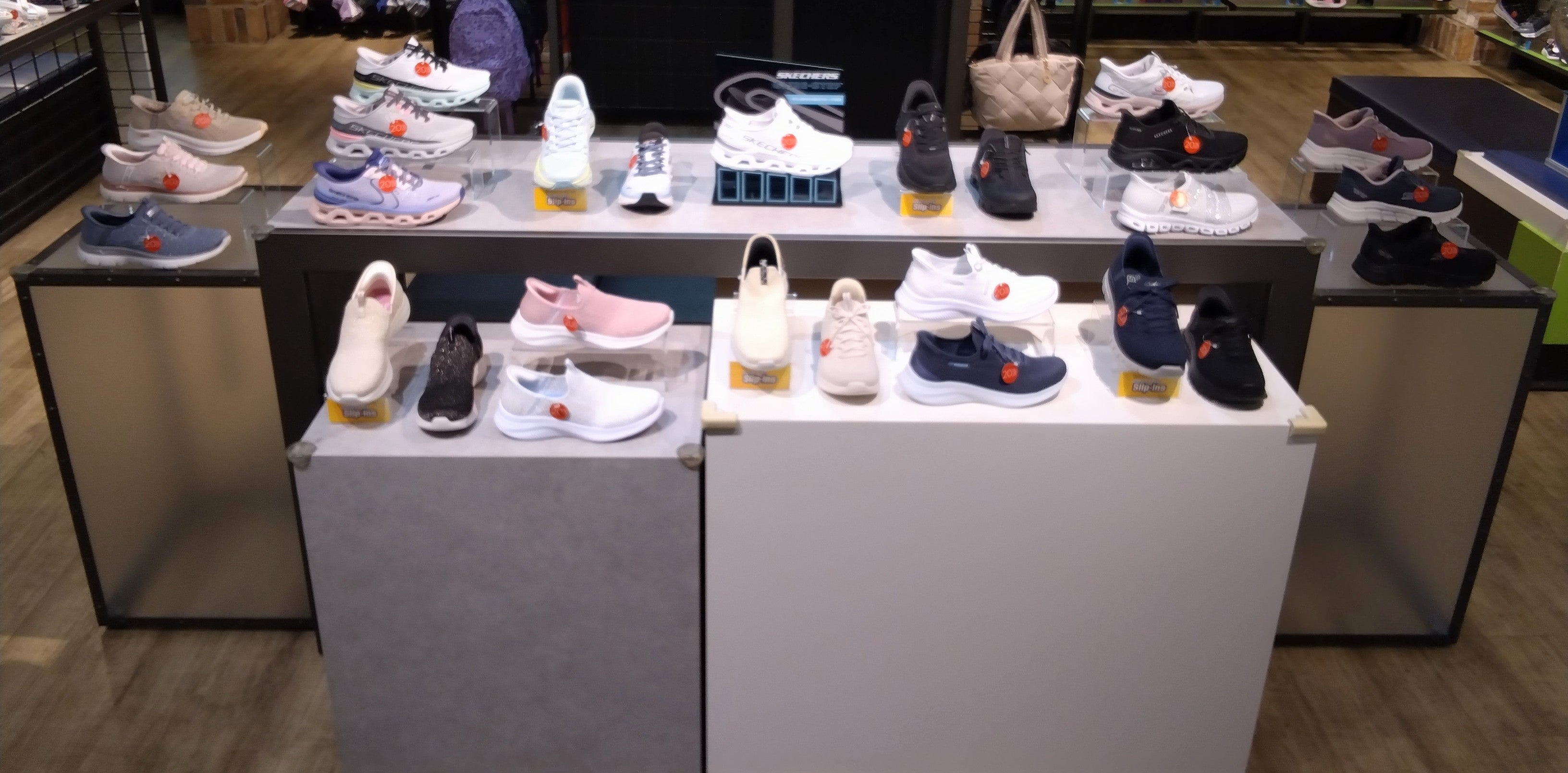 ニュース｜今すぐ履きたい！シューズ&サンダルSALE開催！！｜イオン