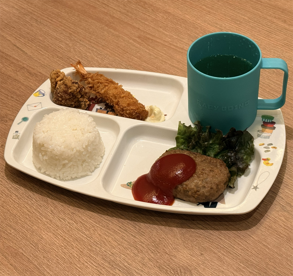 お子さまランチ 税込869円(税抜790円)