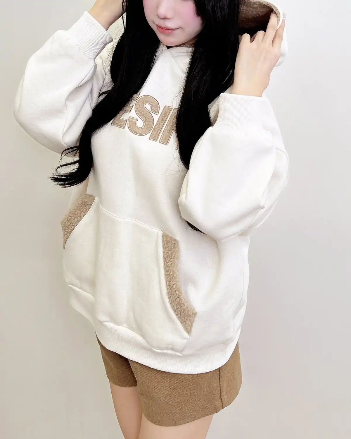 ゆるっとシルエットがかわいい♡もこもこロゴチュニックパーカー