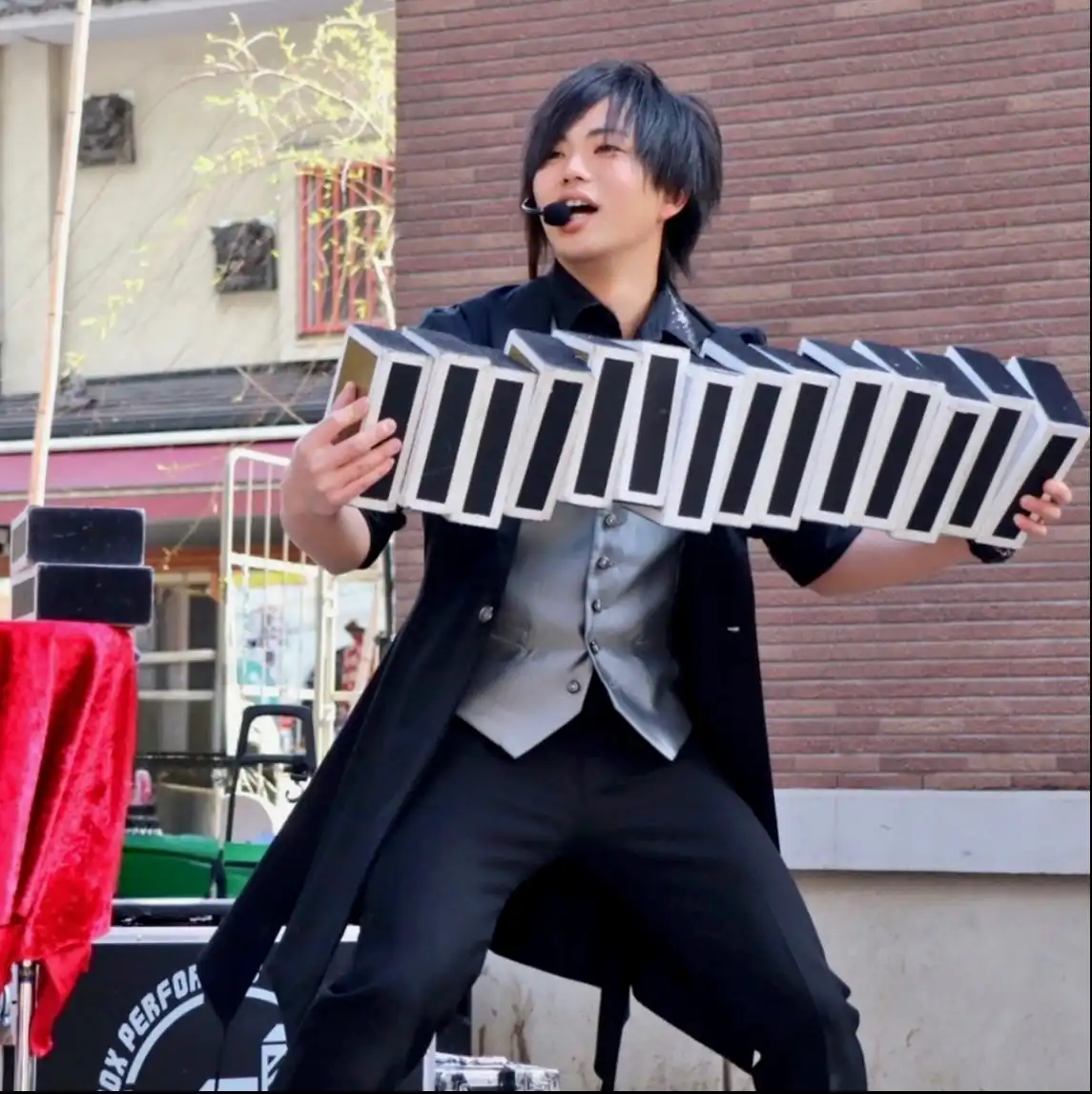 パフォーマーまさきち ジャグリングショー
